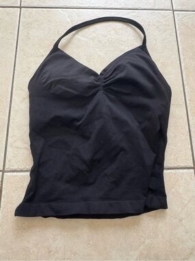 Black halter backless gym top with built in bra